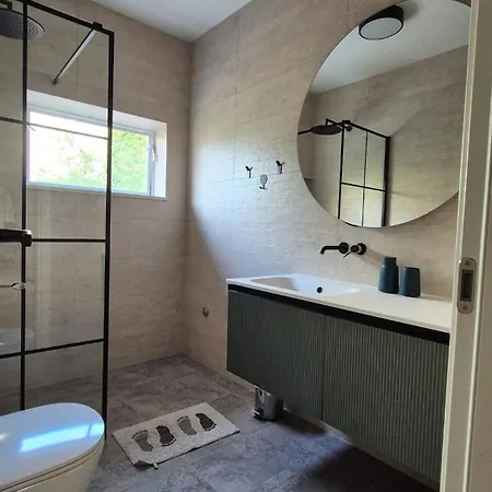 Vicia Faba Apartment Postira